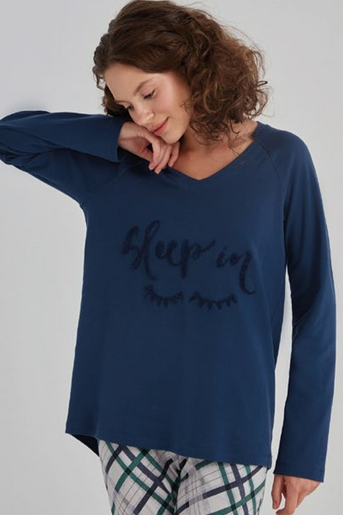 Eros V Yaka Nakışlı Uzun Kollu Kadın Pijama Takımı Eros 31522 - Görsel 2