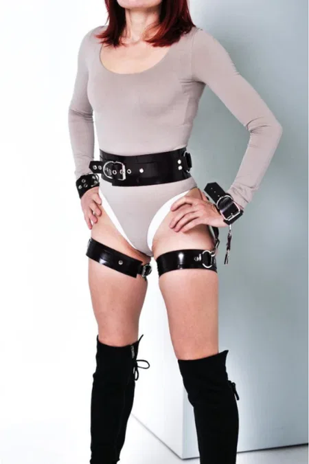 Fantezi Harness Kalça Detaylı Kelepçeli MissisX 2089 - Siyah