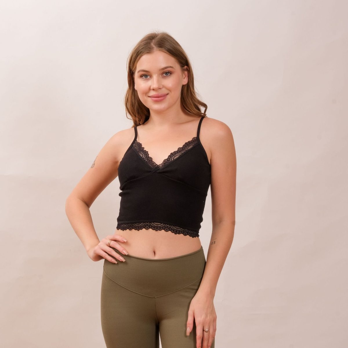 Dantel Kenarlı İnce Askılı Pedli Kadın Crop Defnem 8112 - Siyah