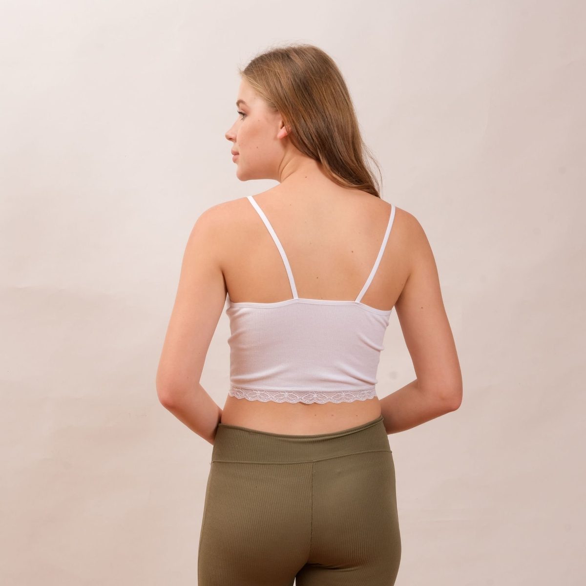 Dikey Dantel Şeritli İnce Askılı Pedli Kadın Crop Defnem 8114 - Beyaz