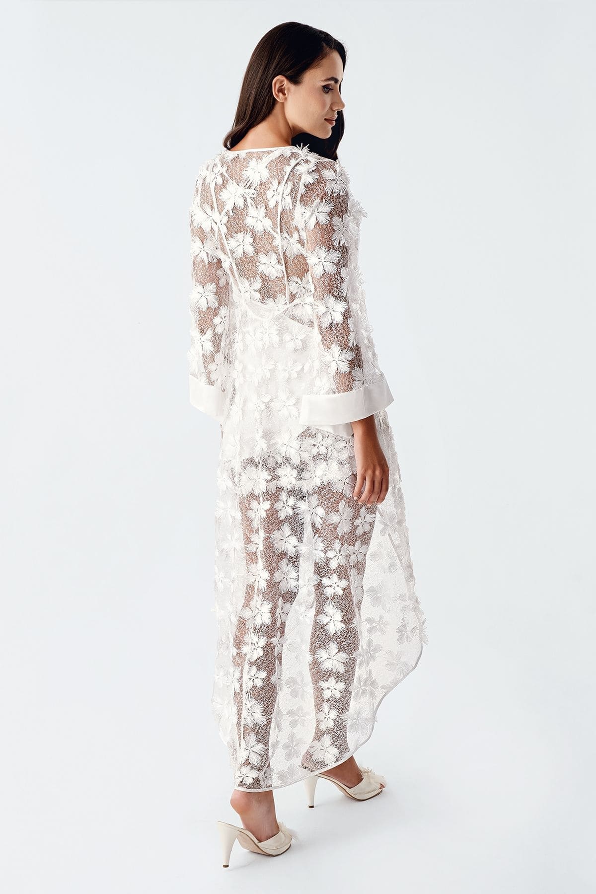 Asimetrik Kesim Çiçek Desenli Saten Gecelik Takımı İmaj 2410 - Ekru