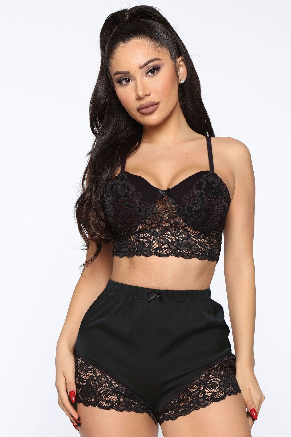 Dantelli Askılı Şortlu Saten İç Çamaşır Takımı Loomerie 542 - Siyah