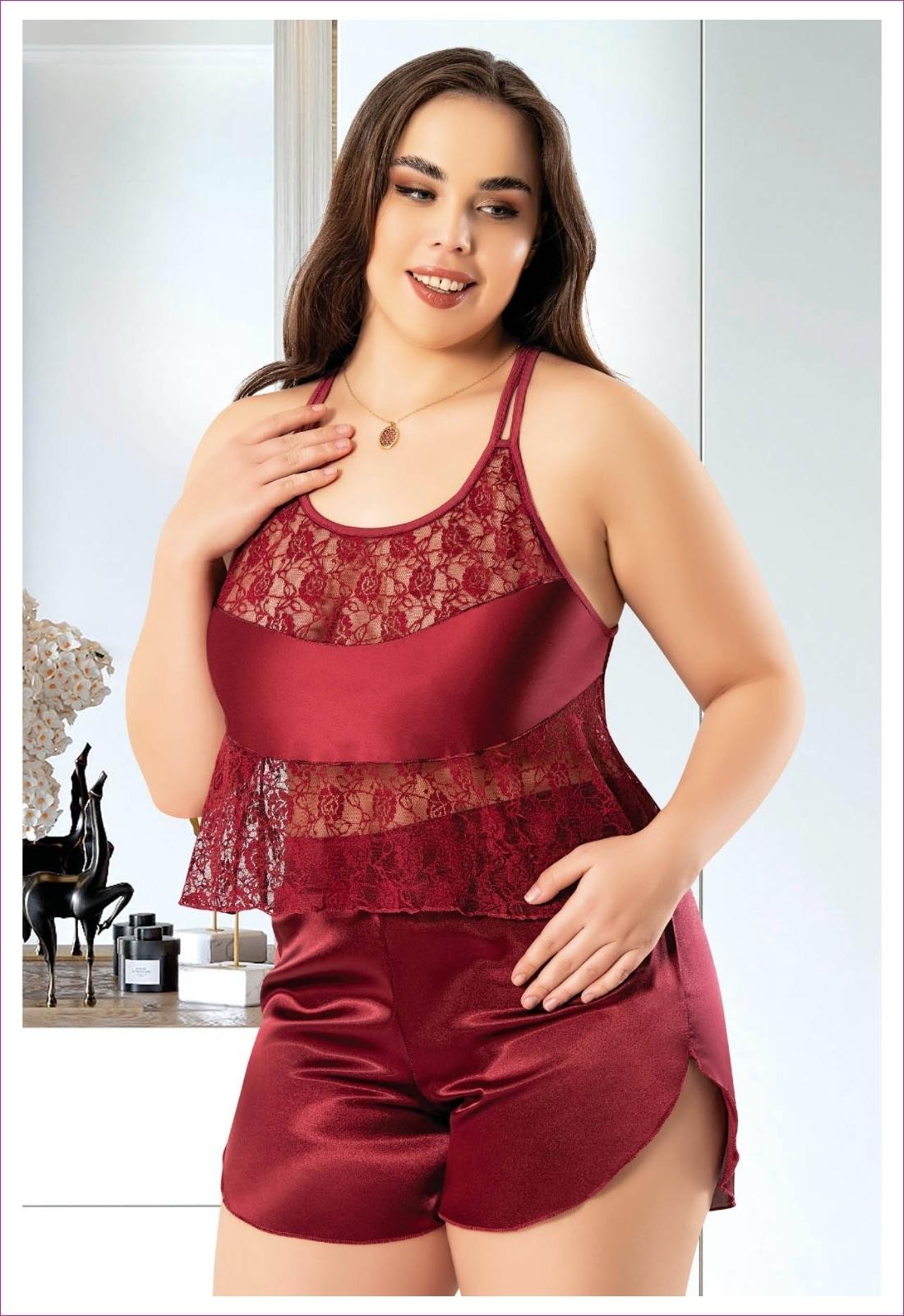 Dantelli Büyük Beden Halter Yaka İnce Askılı Saten Şort Pijama Takımı Miss Laris 4240 - Bordo