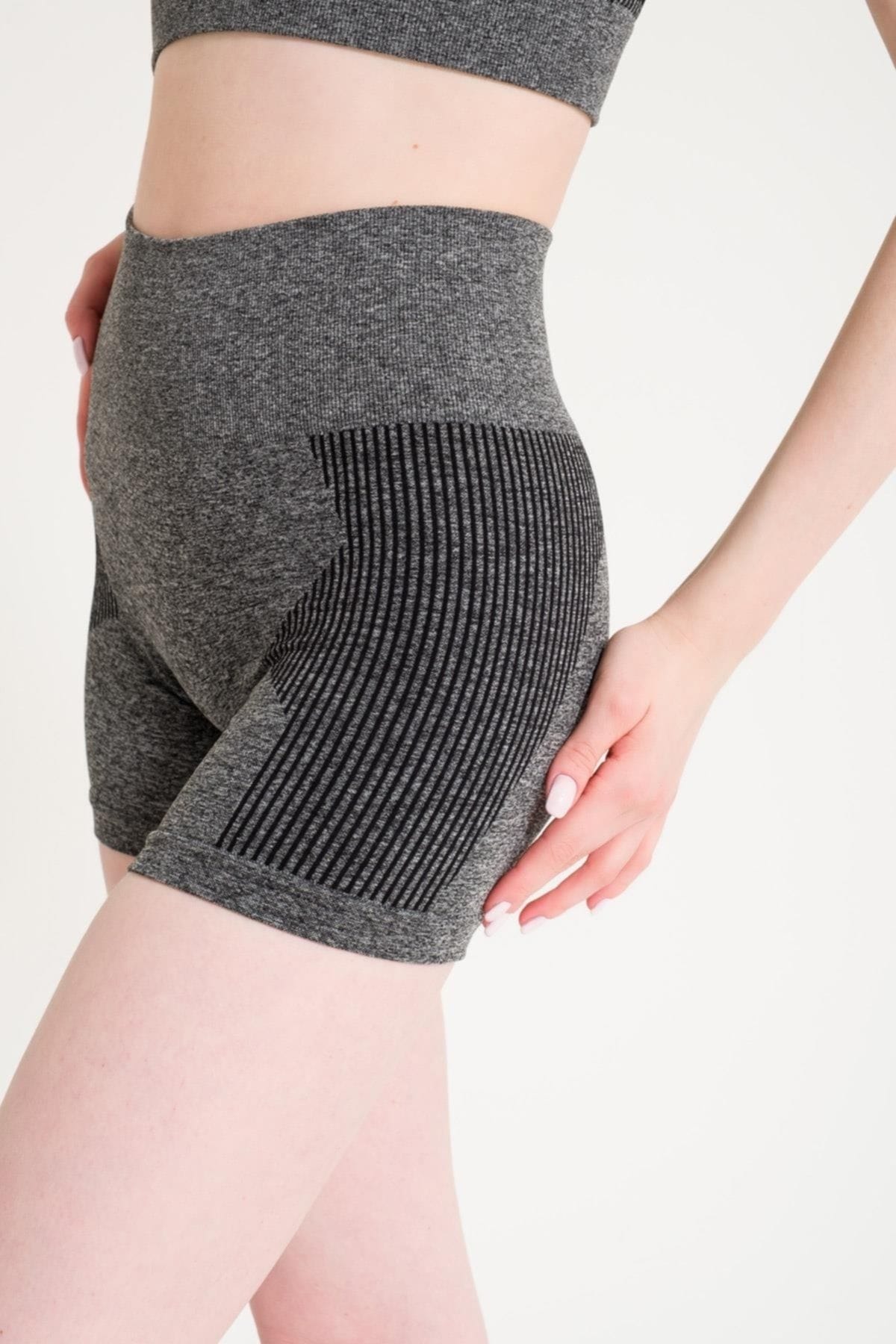 Dikişsiz Yüksek Bel Toparlayıcı Spor Şort FormActive 1725 - Siyah