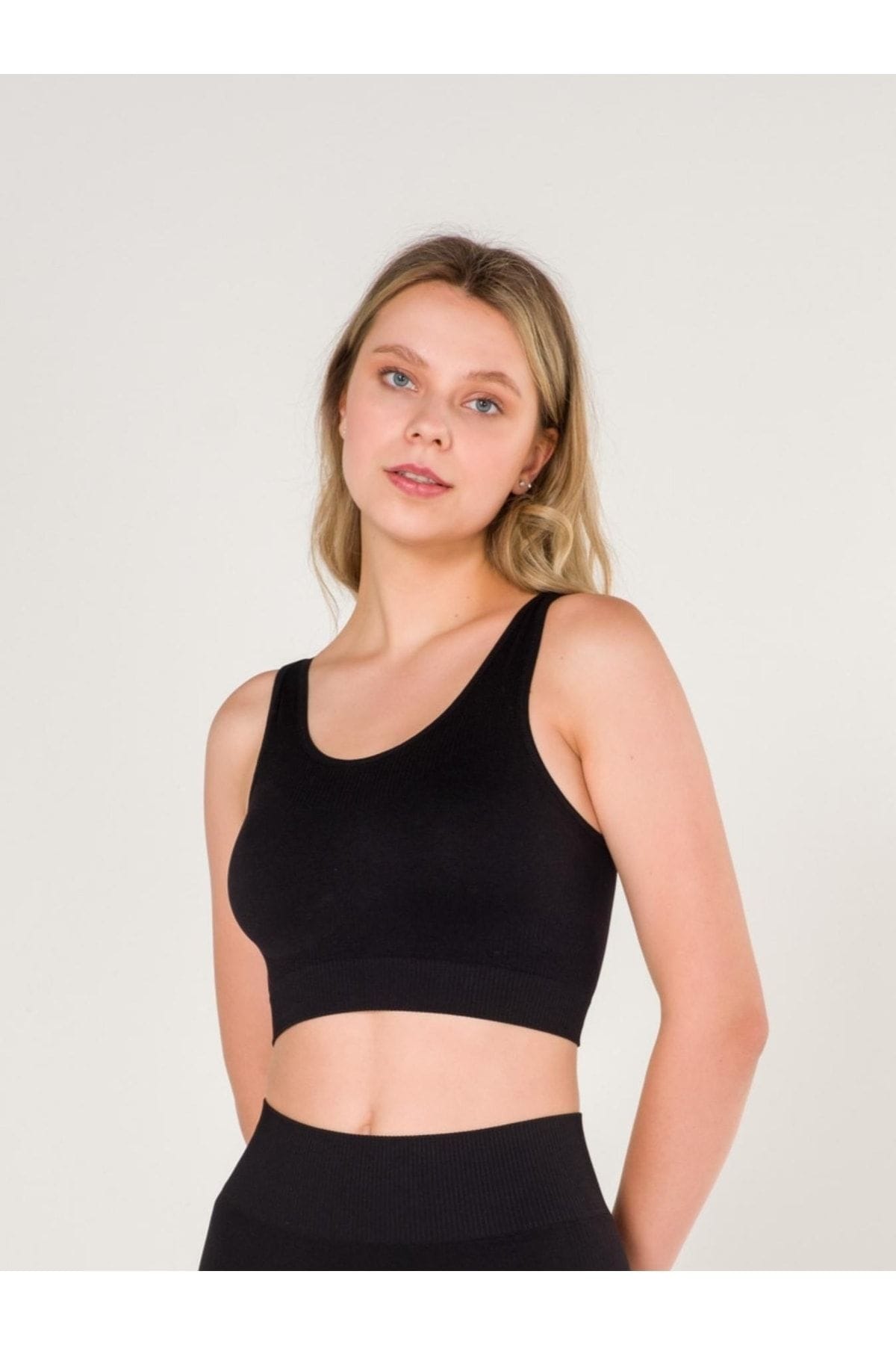 Dikişsiz Sporcu Sütyeni Sırtı Çapraz Askılı FormActive 1610 - Siyah