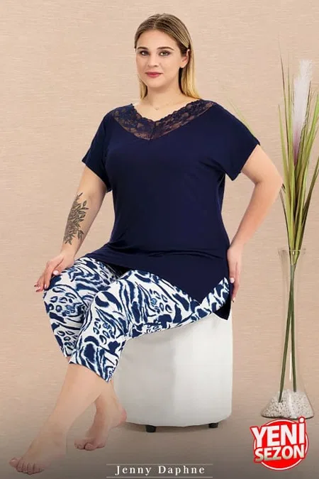 Dantel Yaka Büyük Beden Çiçek Desenli Kısa Kollu Kapri Pijama Takımı Lady 10734 - Lacivert