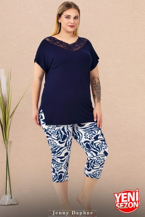 Dantel Yaka Büyük Beden Çiçek Desenli Kısa Kollu Kapri Pijama Takımı Lady 10734 - Lacivert