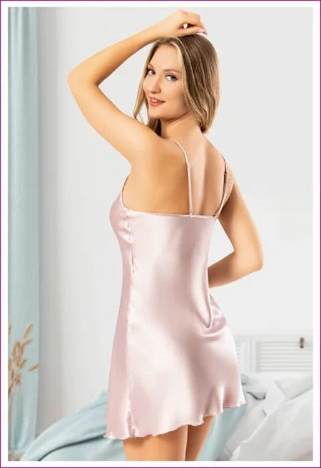 Kısa Yırtmaçlı Askılı Saten Gecelik Siyah-Gri Miss Laris 2110 - 2