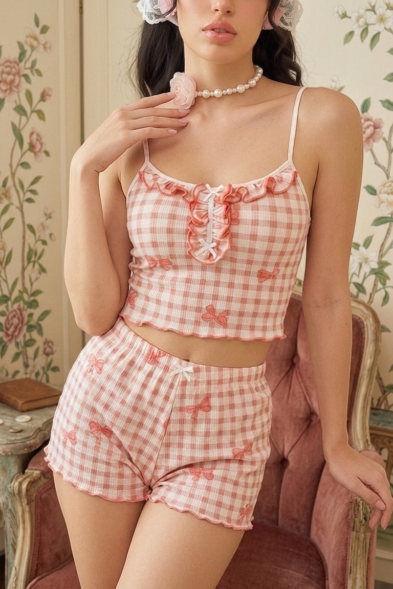 Kadın Pembe Ekose Gül Desenli Askılı Crop Atlet ve Fırfırlı Şort Pijama Takımı Bella Notte 7669 - Pembe