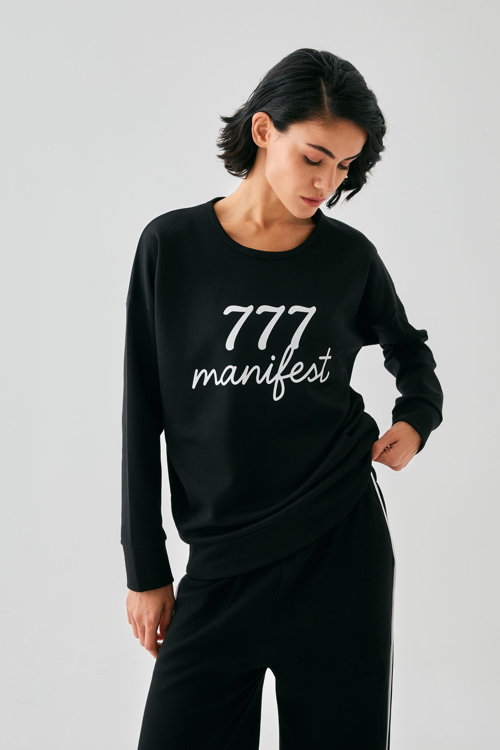 Kadın Siyah 777 Manifest Baskılı Oversize 2 İplik Eşofman Takımı Akbeniz B2222 - Siyah