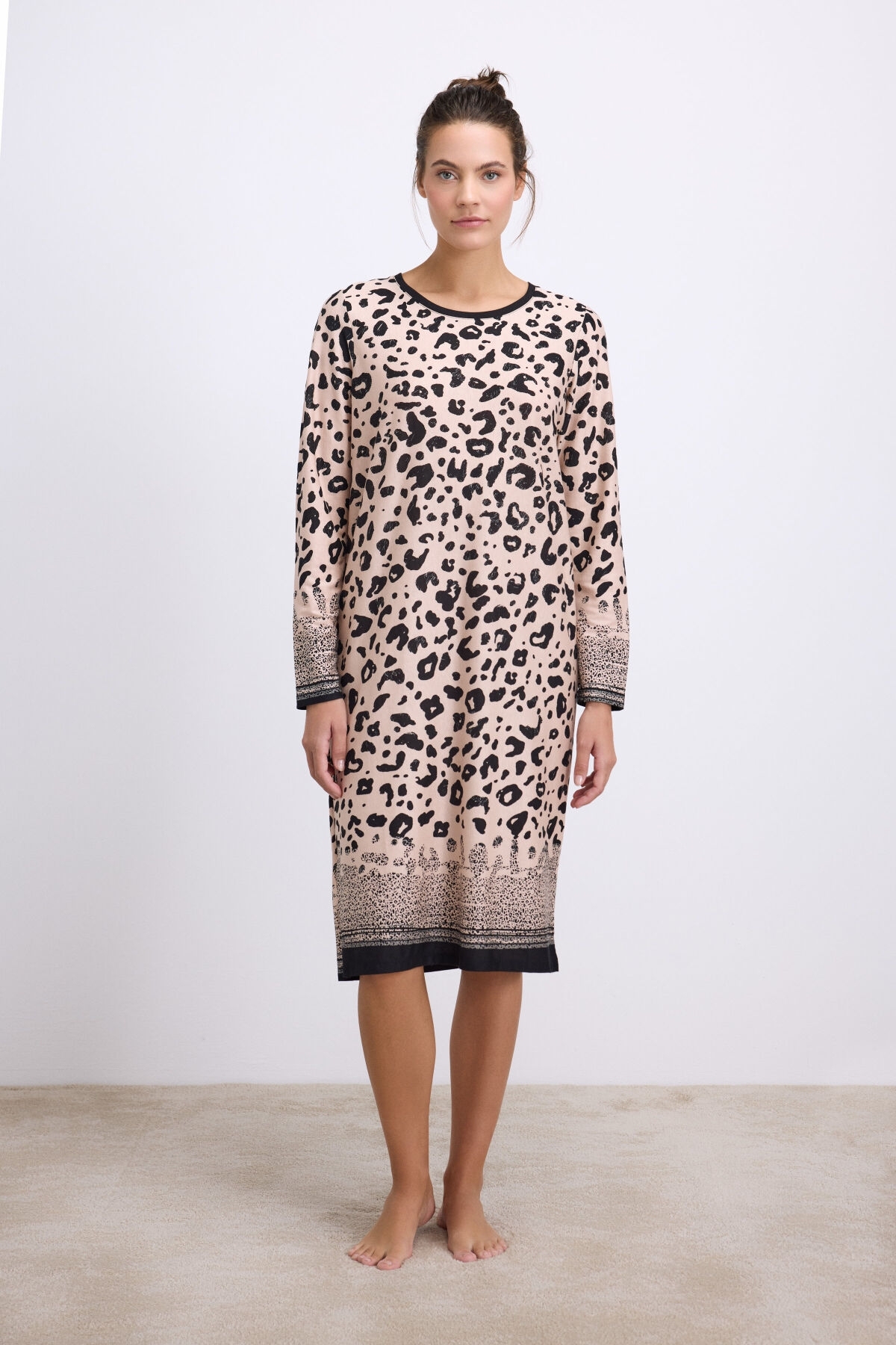 Kadın Uzun Kollu Leopar Desenli ve Doğal Dokulu Gecelik Anıl 11539 - Siyah