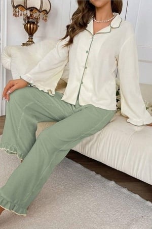 Yeşil Uzun Kollu V Yaka Fırfır Detaylı Pijama Takımı Bella Notte 77007 - Bej