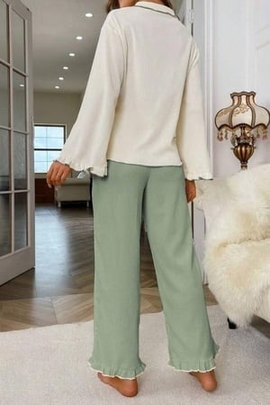 Yeşil Uzun Kollu V Yaka Fırfır Detaylı Pijama Takımı Bella Notte 77007 - Bej