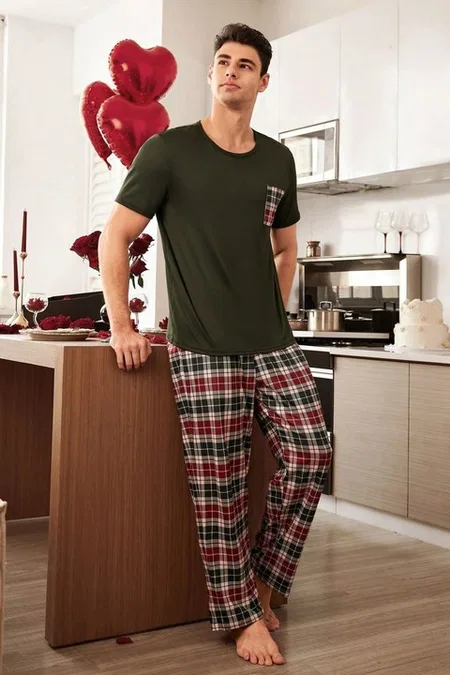Çok Renkli Cep Detaylı Kısa Kollu Düz Üst Ekose Alt Erkek Çift Pijama Takımı Bella Notte CP-7573 - Çok Renkli
