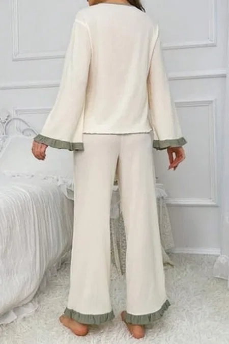 V Yaka Yeşil Fırfır Detaylı İspanyol Paça Pijama Takımı Bella Notte 77170 - Bej