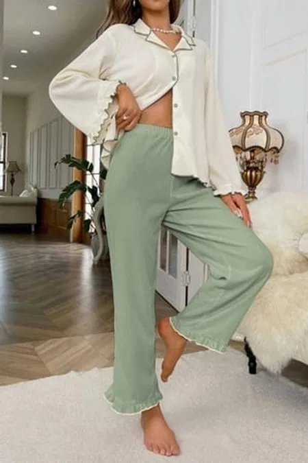 Yeşil Uzun Kollu V Yaka Fırfır Detaylı Pijama Takımı Bella Notte 77007 - Bej