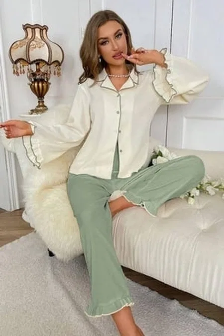 Yeşil Uzun Kollu V Yaka Fırfır Detaylı Pijama Takımı Bella Notte 77007 - Bej